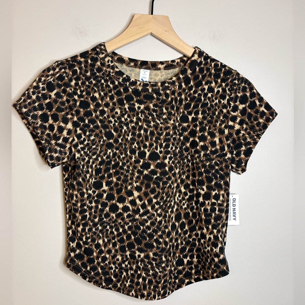 Women’s Old Navy Ultra-Lite Active short sleeve top NWT size Med leopard print